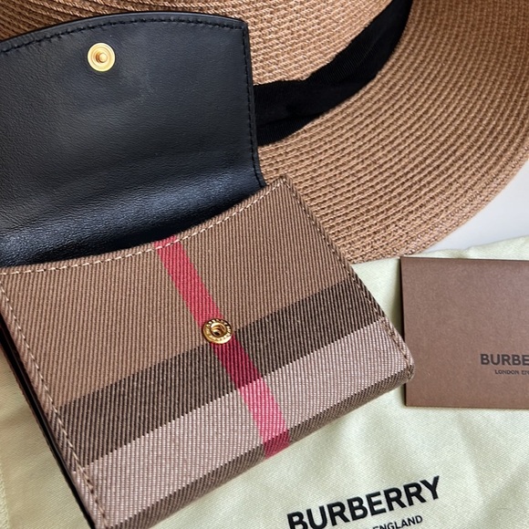 Burberry Leather Wallet - Picture 8 of 16